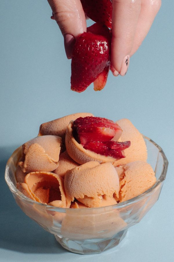 Căpșuni cu frișcă - înghețată artizanală Finess Ice Cream