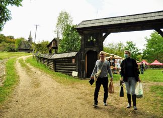 Târgul Satului la Cluj: zeci de producători locali din Transilvania își prezintă produsele în Parcul Etnografic ,,Romulus Vuia”