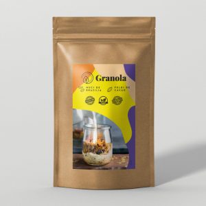Granola cu nuci braziliene și fulgi de cacao