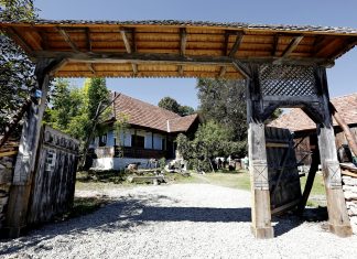 Ansamblu gospodăresc vechi de 100 de ani restaurat ca și muzeu în satul Cuciulat din Sălaj